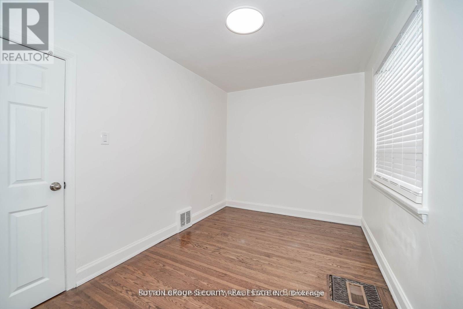 50 William Street, Toronto, Ontario  M9N 2G7 - Photo 11 - W9390654