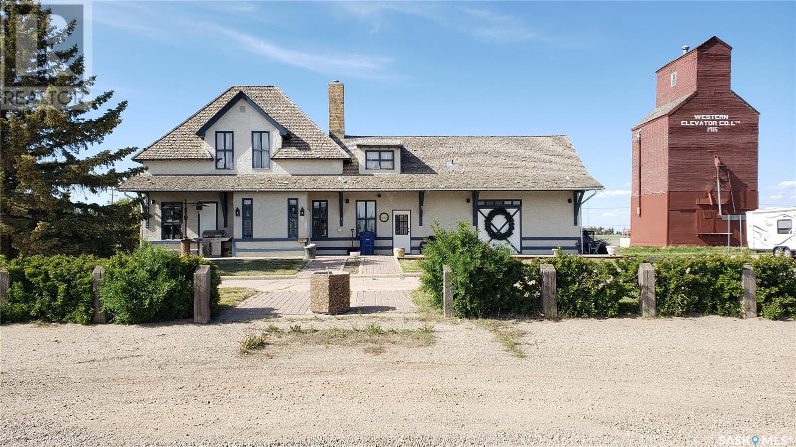 700 Main STREET E, Gravelbourg, Saskatchewan