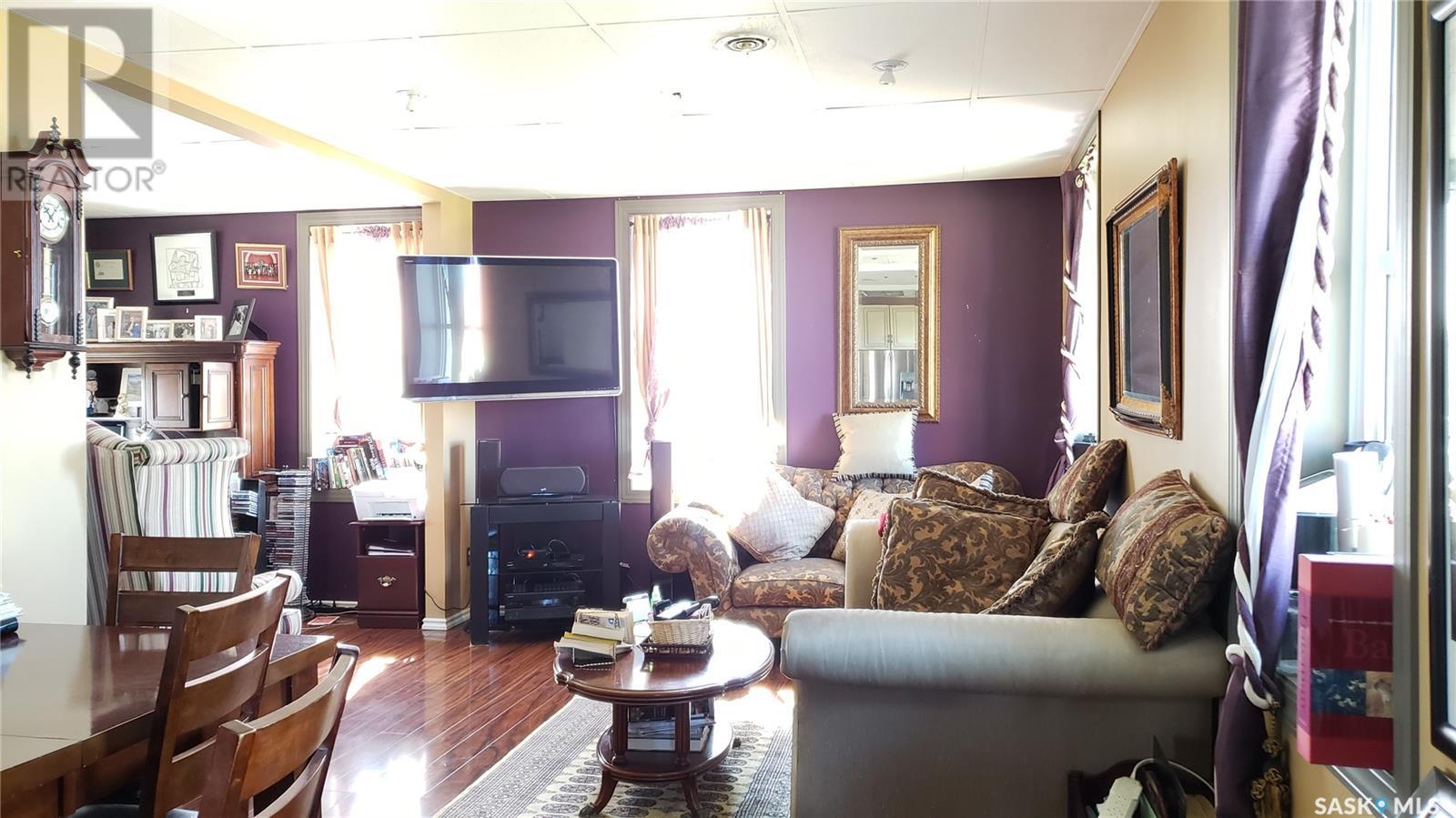 700 Main Street E, Gravelbourg, Saskatchewan  S0H 1X0 - Photo 6 - SK985772