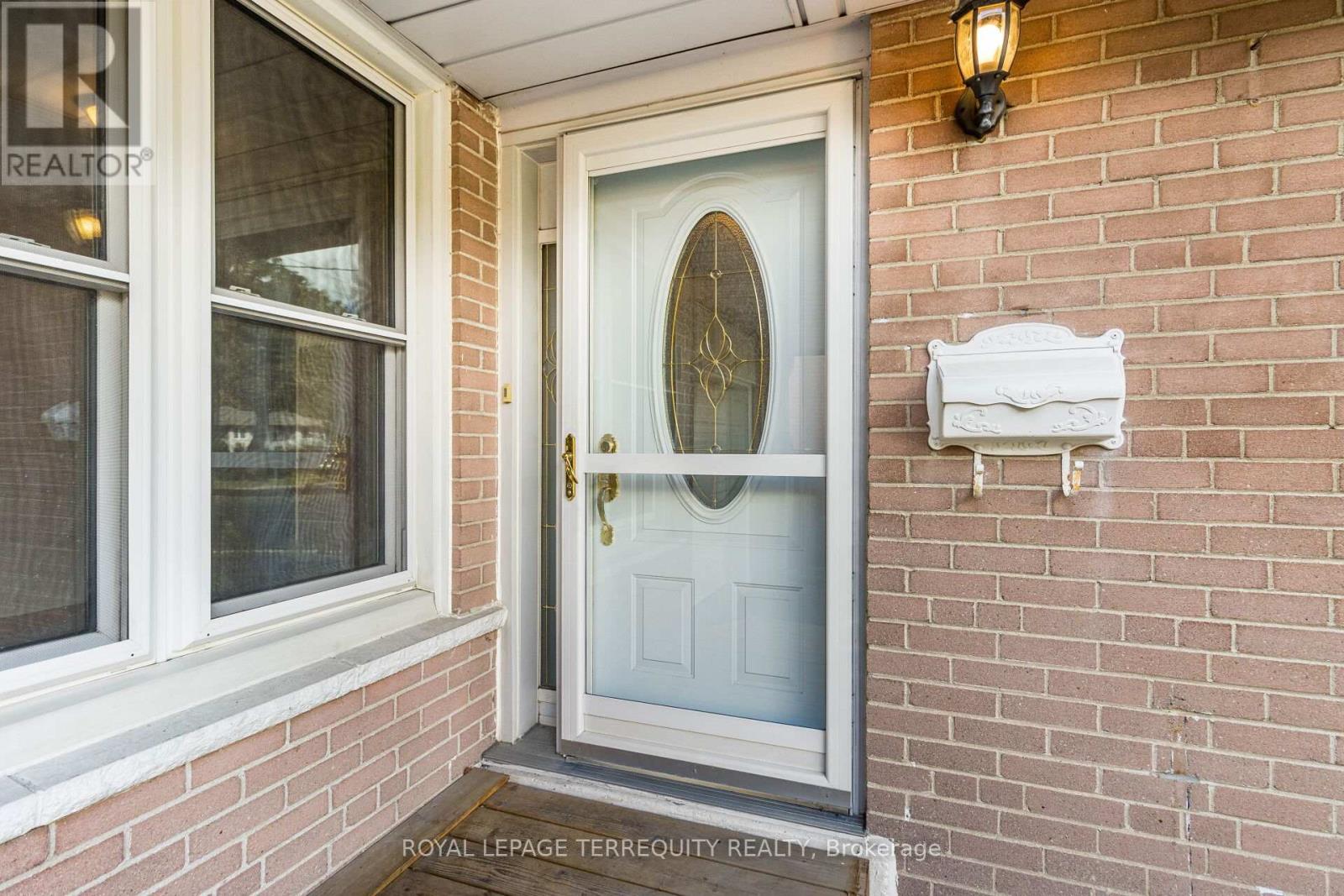 390 Renforth Drive, Toronto (Eringate-Centennial-West Deane), Ontario  M9C 2M2 - Photo 2 - W9390907