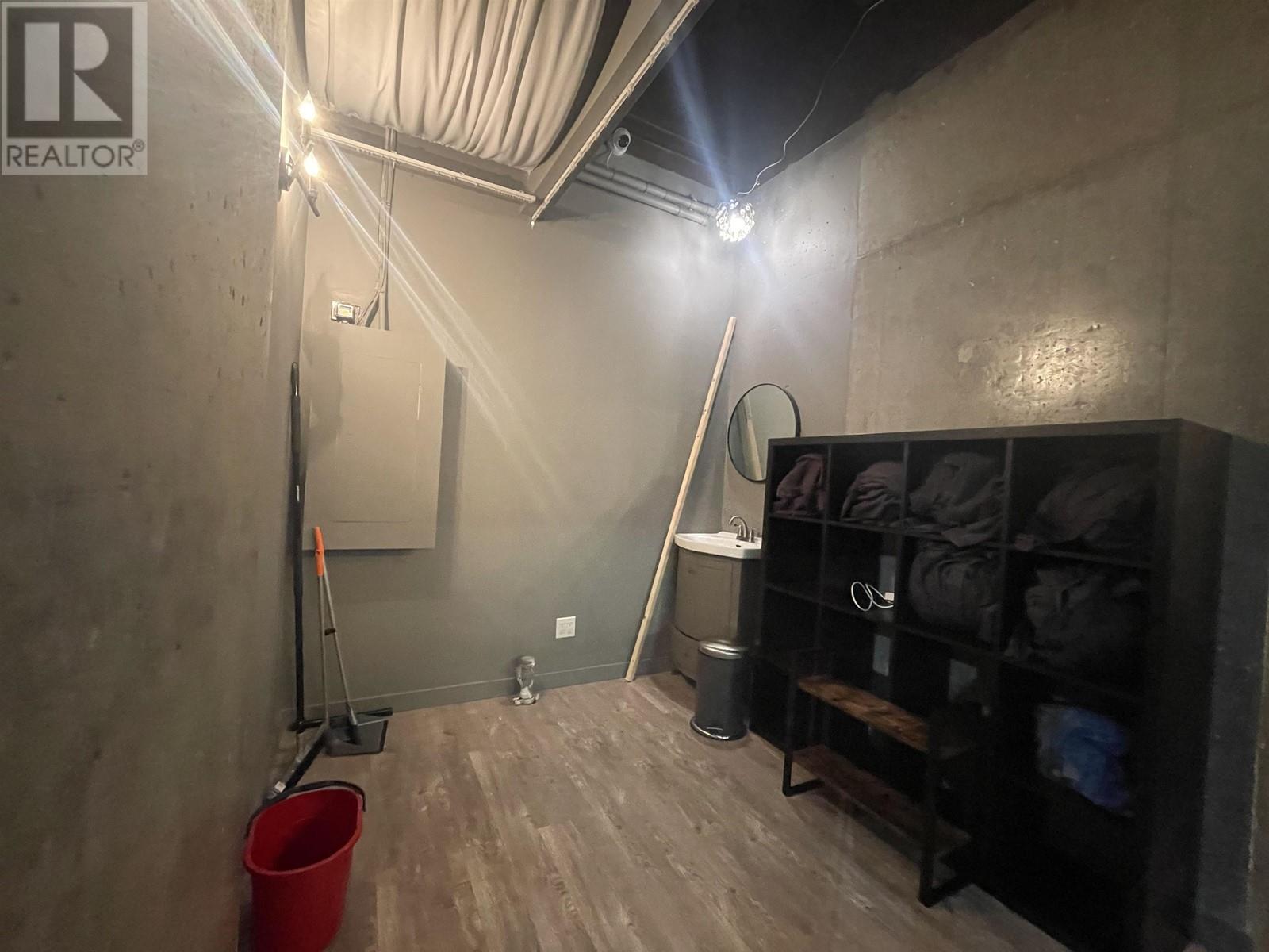 Listing Picture 12 of 18 : 2215 2220-4000 NO. 3 ROAD, Richmond / 烈治文 - 魯藝地產 Yvonne Lu Group - MLS Medallion Club Member