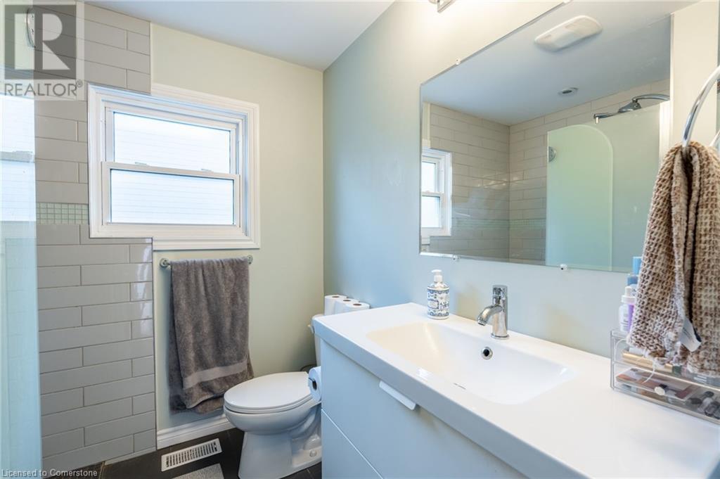 5 York Street, St. Catharines, Ontario  L2R 6B7 - Photo 9 - 40659885
