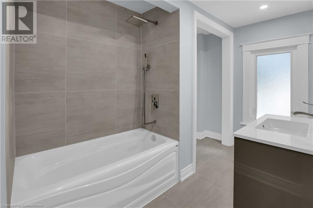 2 Berryman Avenue, St. Catharines, Ontario  L2R 3W9 - Photo 13 - 40661009