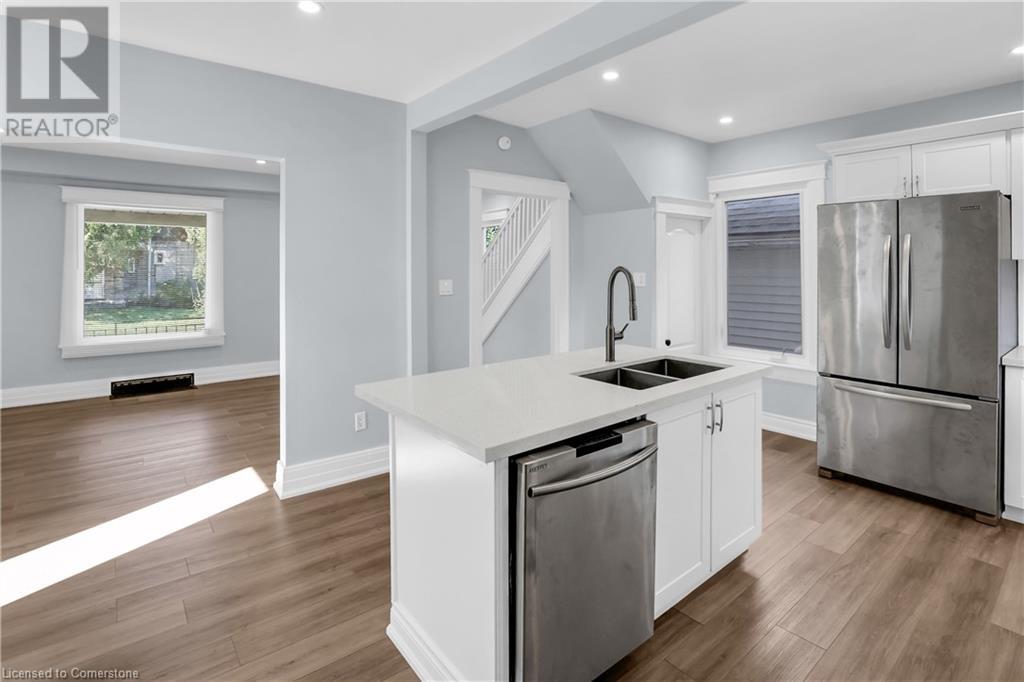 2 Berryman Avenue, St. Catharines, Ontario  L2R 3W9 - Photo 7 - 40661009