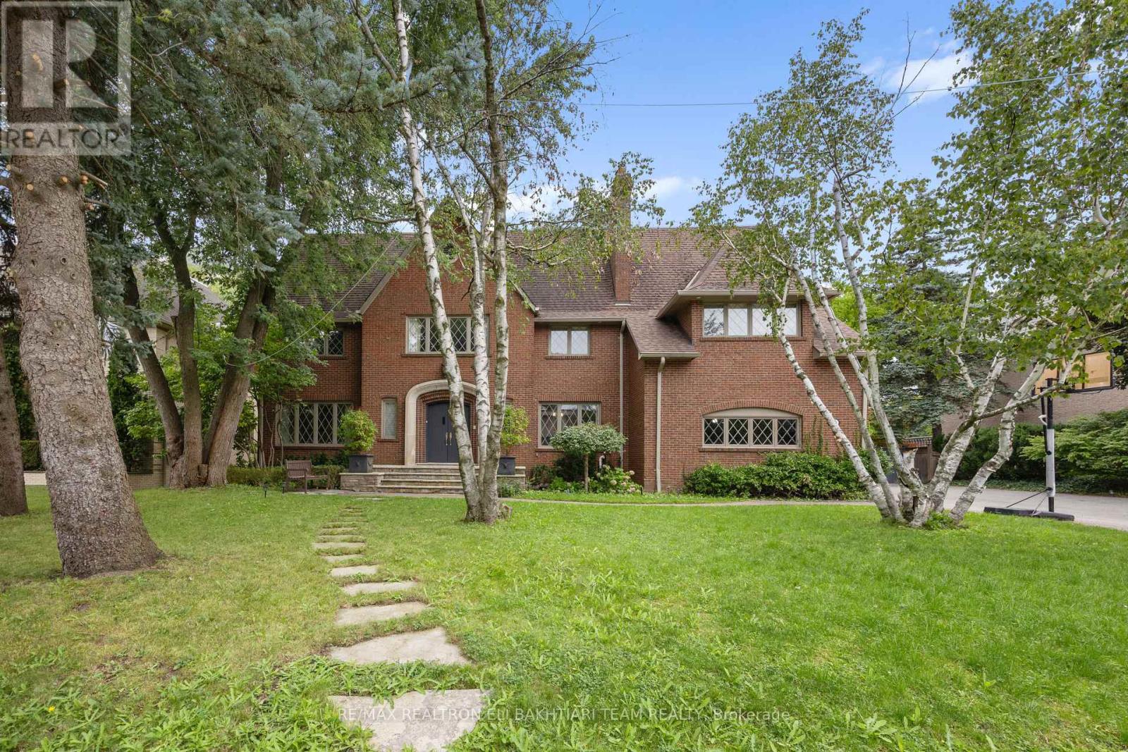 14 Cosmic Drive, Toronto (Banbury-Don Mills), Ontario  M3B 3E9 - Photo 3 - C9391802