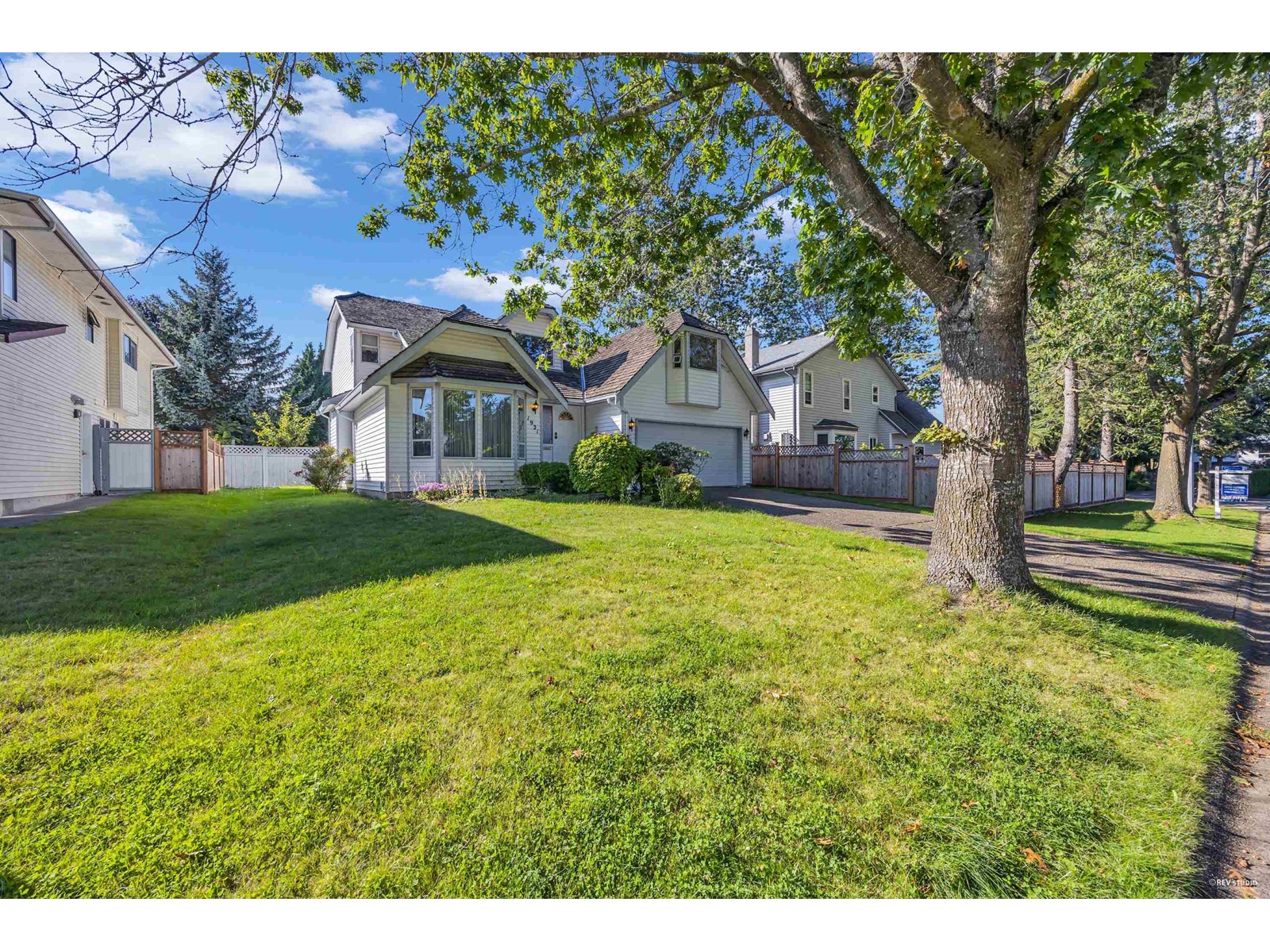 Property at 1921 155 STREET image 4