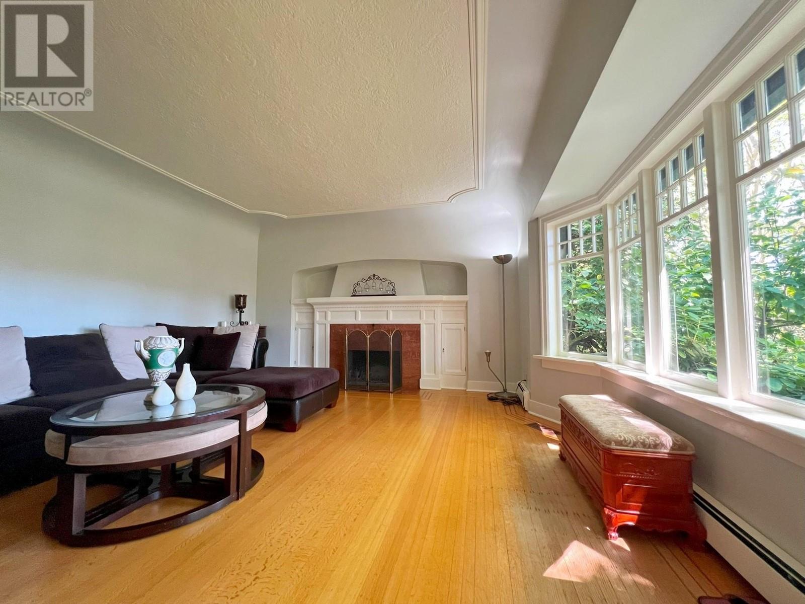 Listing Picture 4 of 22 : 3075 W 36TH AVENUE, Vancouver / 溫哥華 - 魯藝地產 Yvonne Lu Group - MLS Medallion Club Member
