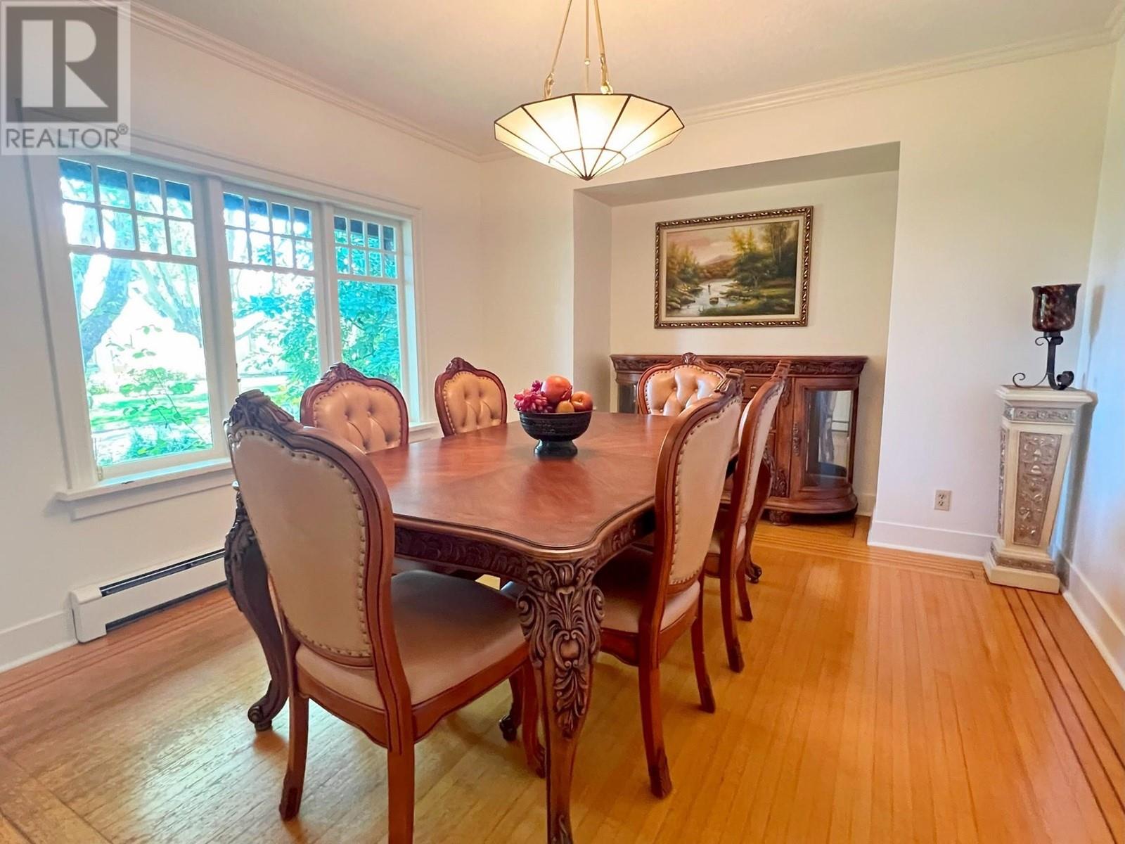Listing Picture 3 of 22 : 3075 W 36TH AVENUE, Vancouver / 溫哥華 - 魯藝地產 Yvonne Lu Group - MLS Medallion Club Member
