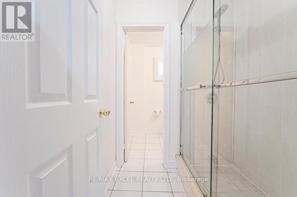 4 Flatwoods Drive, Toronto (Milliken), Ontario  M1V 4H4 - Photo 17 - E9391728