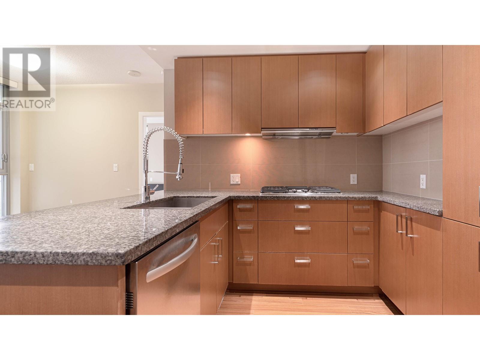 1008 3008 Glen Drive, Coquitlam, British Columbia  V3B 0J5 - Photo 11 - R2933248