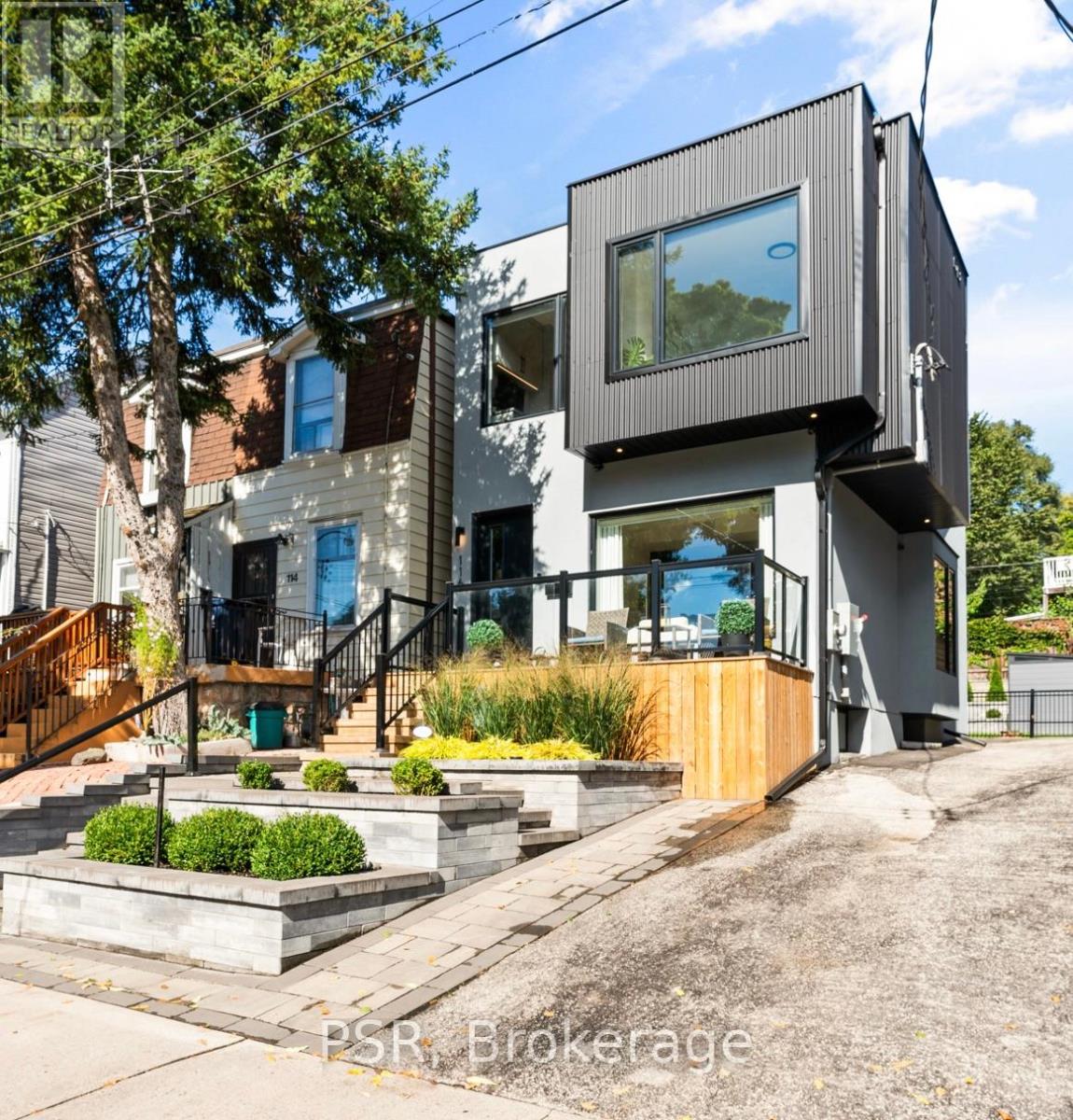 116 WALPOLE AVENUE, Toronto, Ontario