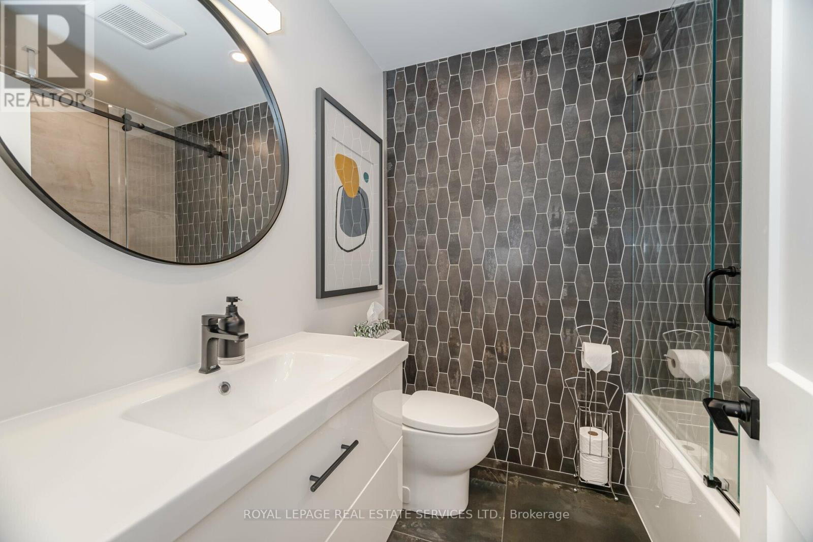 51 Tromley Drive, Toronto (Princess-Rosethorn), Ontario  M9B 5Y7 - Photo 23 - W9392164