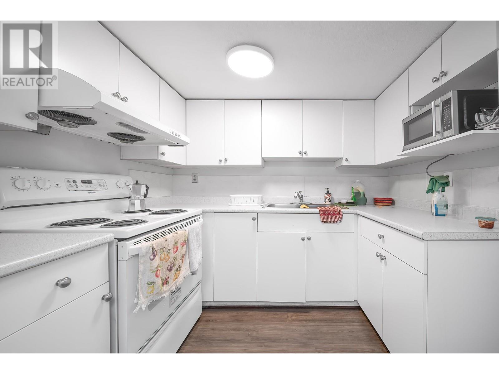 Listing Picture 18 of 38 : 1150 E 21ST AVENUE, Vancouver / 溫哥華 - 魯藝地產 Yvonne Lu Group - MLS Medallion Club Member