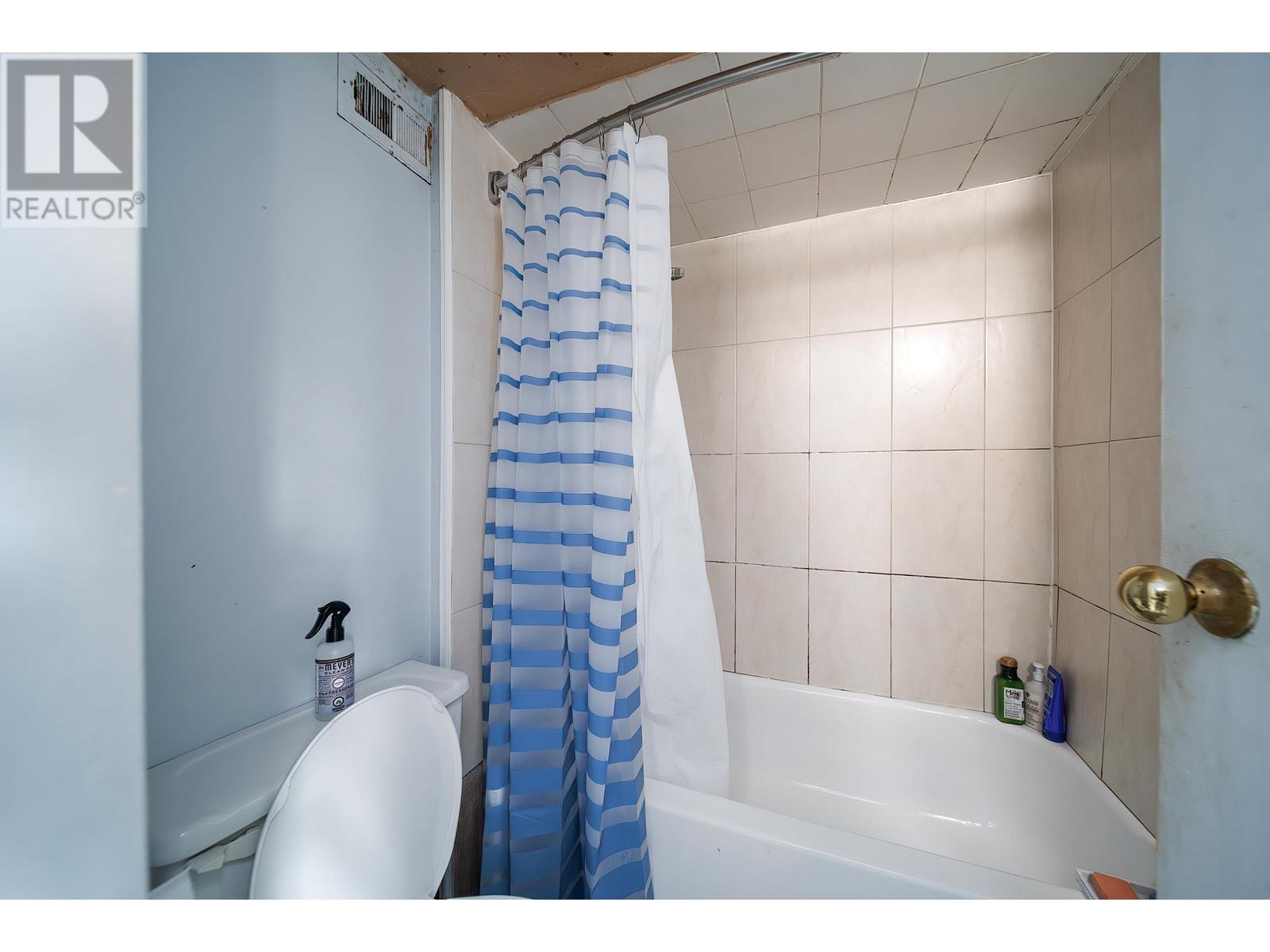 Listing Picture 23 of 38 : 1150 E 21ST AVENUE, Vancouver / 溫哥華 - 魯藝地產 Yvonne Lu Group - MLS Medallion Club Member