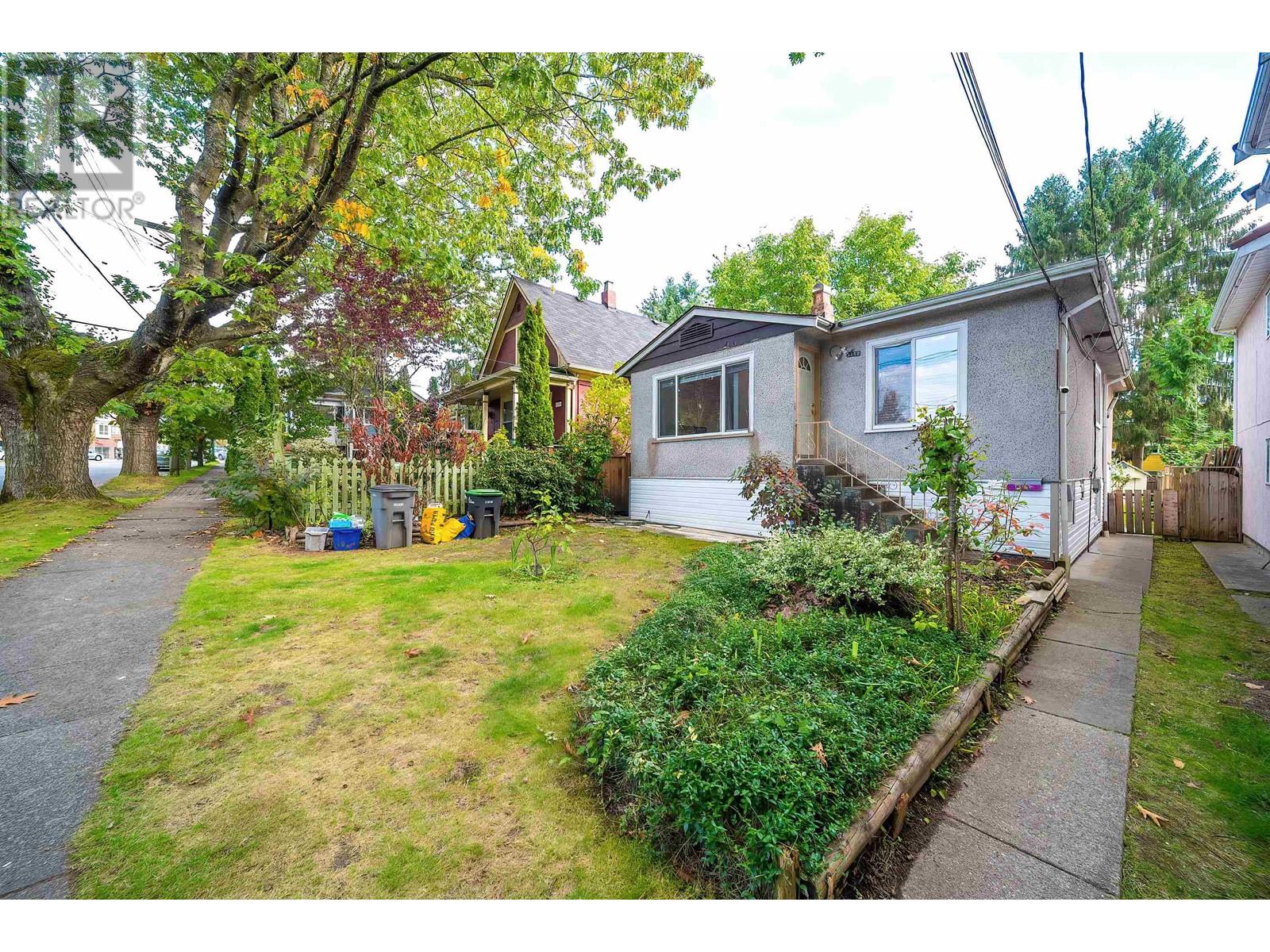 Listing Picture 29 of 38 : 1150 E 21ST AVENUE, Vancouver / 溫哥華 - 魯藝地產 Yvonne Lu Group - MLS Medallion Club Member