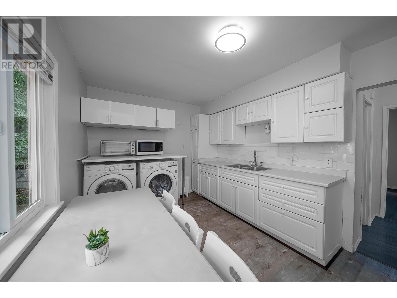 Listing Picture 3 of 38 : 1150 E 21ST AVENUE, Vancouver / 溫哥華 - 魯藝地產 Yvonne Lu Group - MLS Medallion Club Member