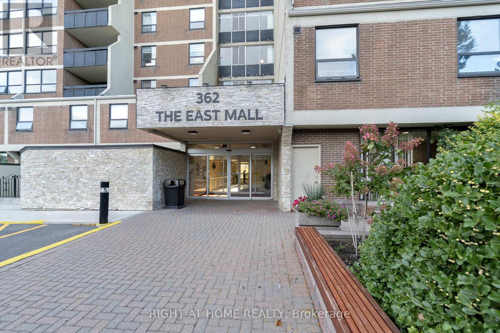 802 - 362 The East Mall, Toronto, Ontario  M9B 6C4 - Photo 3 - W9392250