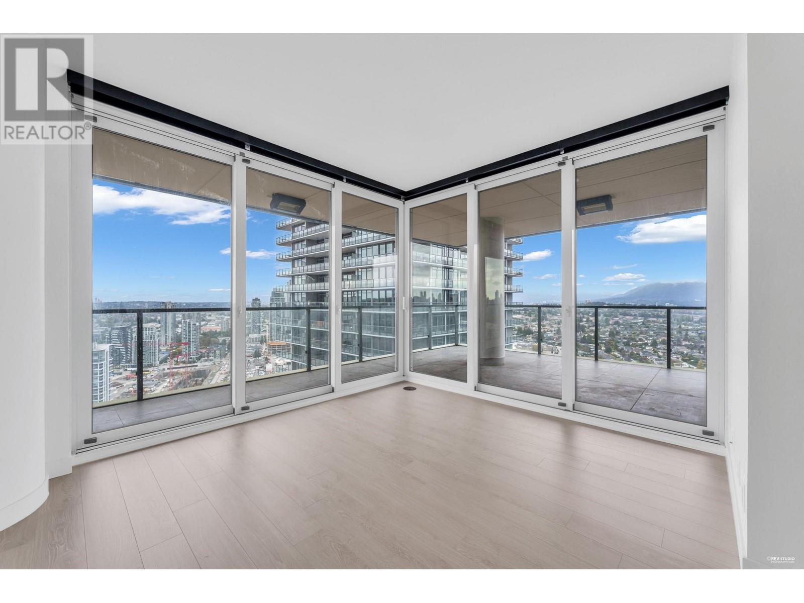 Listing Picture 5 of 40 : 3602 4880 LOUGHEED HIGHWAY, Burnaby / 本拿比 - 魯藝地產 Yvonne Lu Group - MLS Medallion Club Member