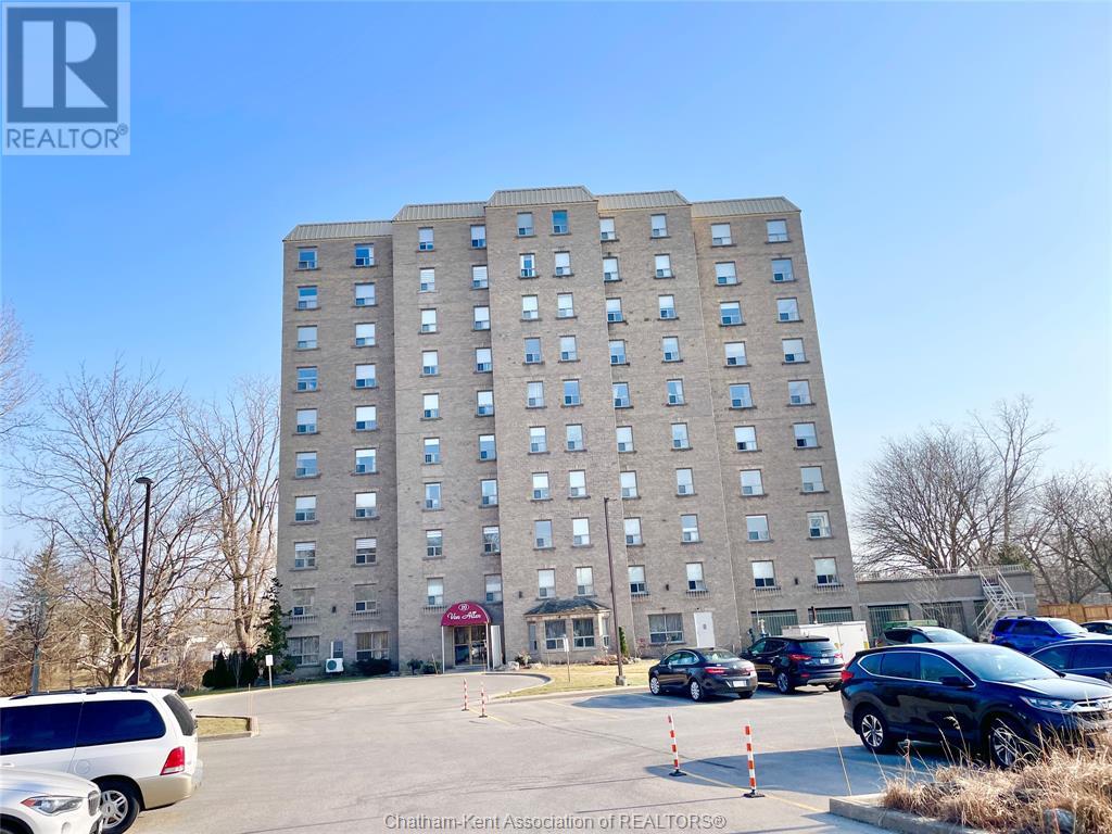 MLS# 24003389: 10 VAN ALLEN AVENUE Unit# 602, Chatham, Canada