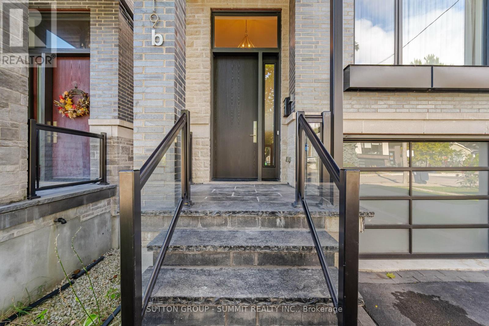 119b Hillside Avenue, Toronto (Mimico), Ontario  M8V 1T3 - Photo 2 - W9392997