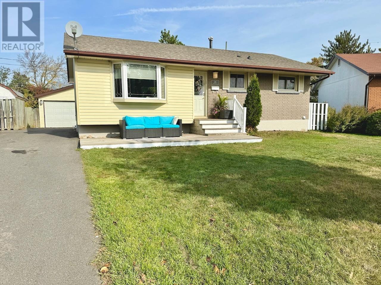 129 Hemlock Pl, Thunder Bay, Ontario  P7C 1W5 - Photo 1 - TB243195