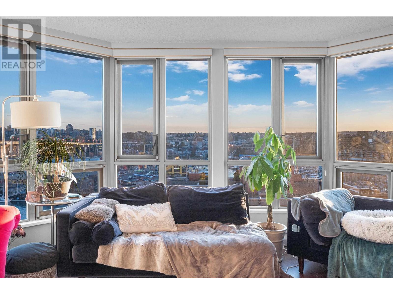 Listing Picture 14 of 28 : 1202 1625 HORNBY STREET, Vancouver / 溫哥華 - 魯藝地產 Yvonne Lu Group - MLS Medallion Club Member