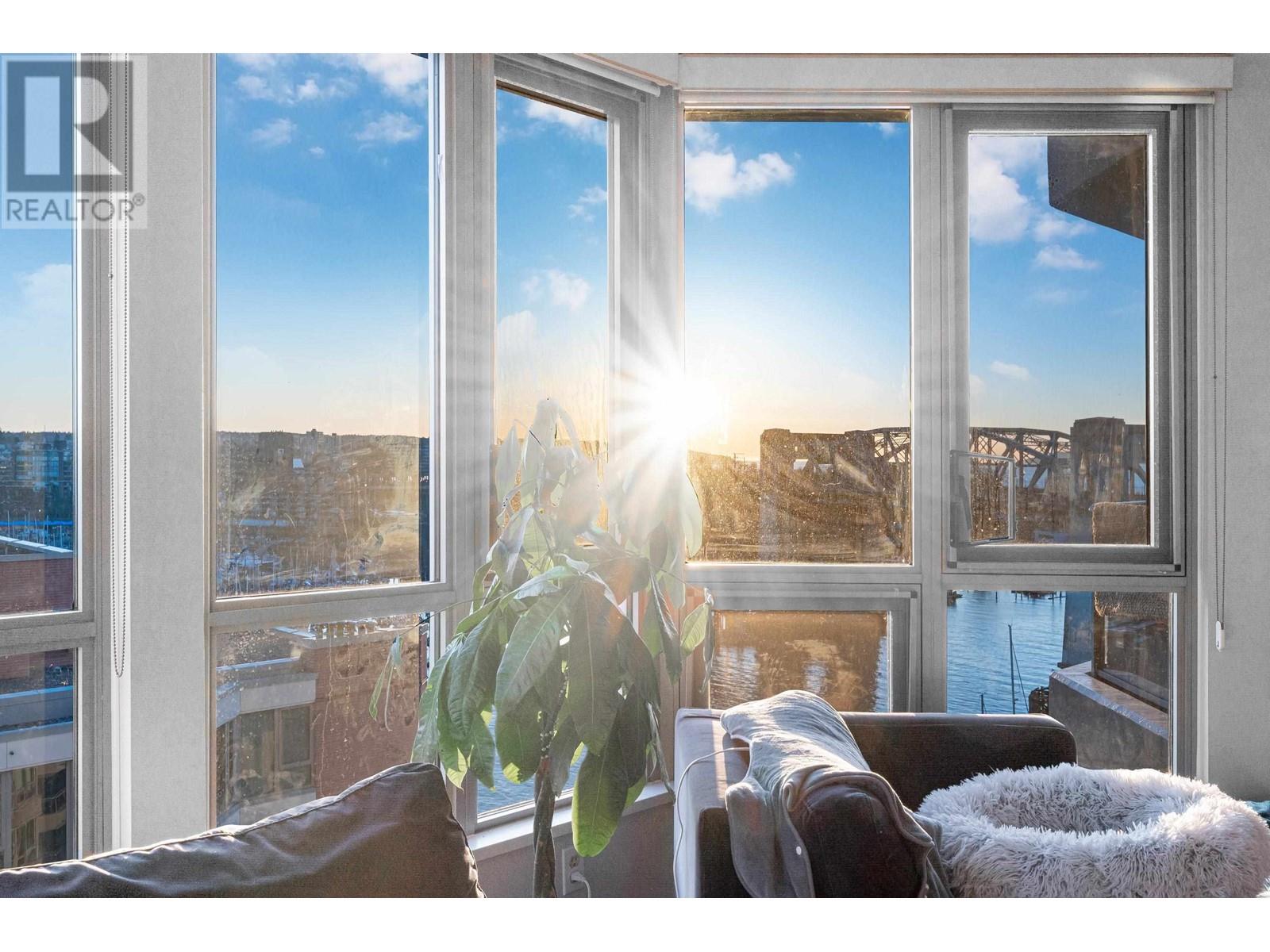 Listing Picture 15 of 28 : 1202 1625 HORNBY STREET, Vancouver / 溫哥華 - 魯藝地產 Yvonne Lu Group - MLS Medallion Club Member