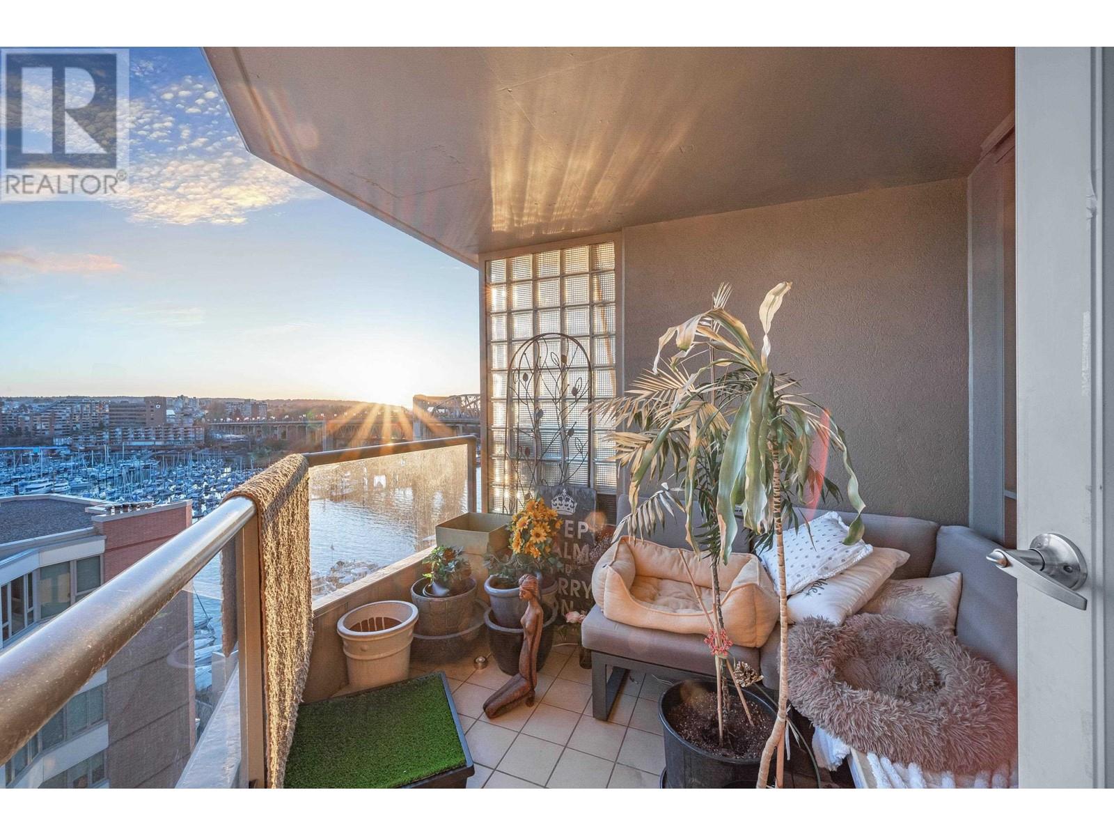 Listing Picture 18 of 28 : 1202 1625 HORNBY STREET, Vancouver / 溫哥華 - 魯藝地產 Yvonne Lu Group - MLS Medallion Club Member