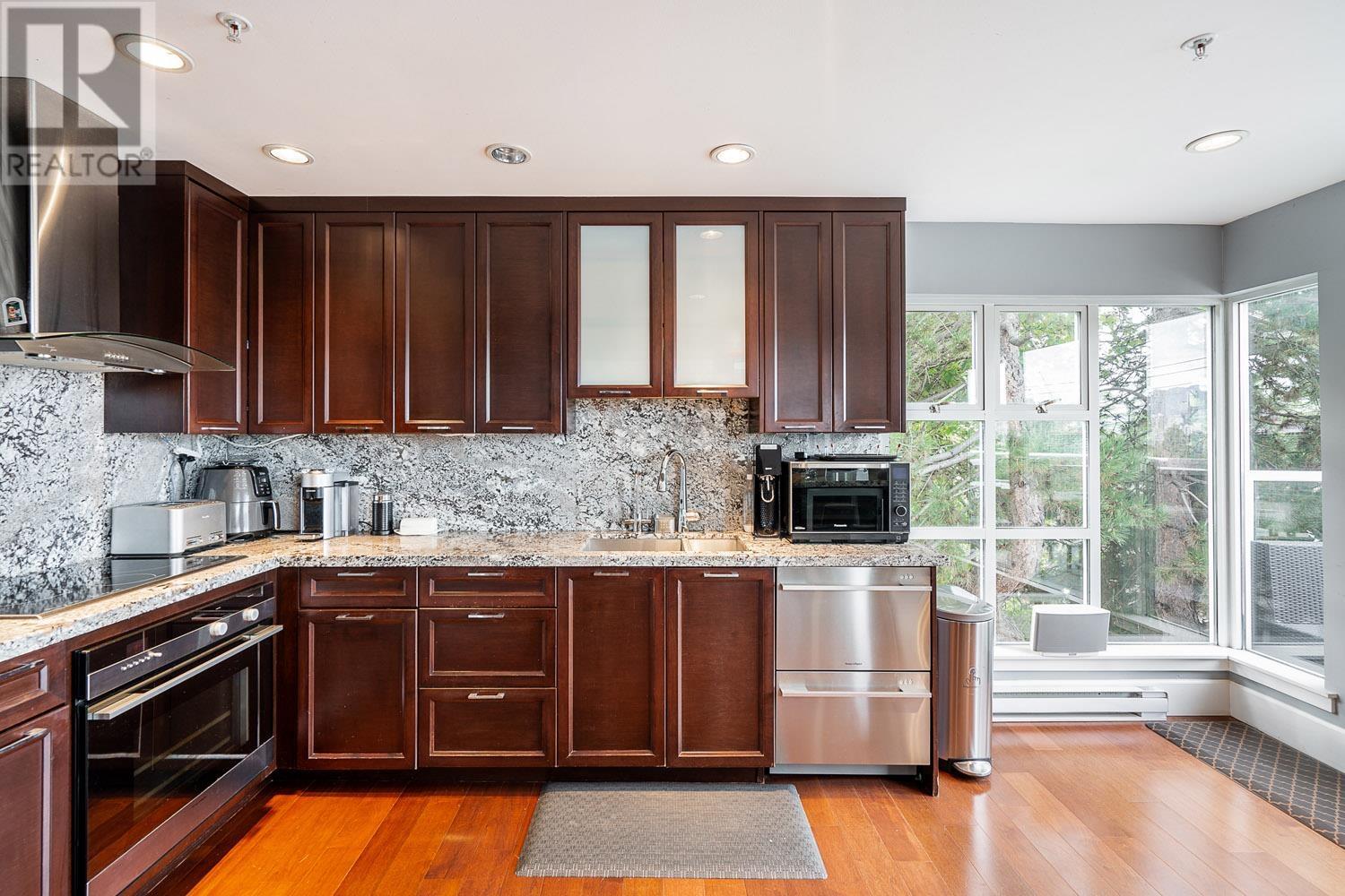 Listing Picture 6 of 37 : PH20 2175 W 3RD AVENUE, Vancouver / 溫哥華 - 魯藝地產 Yvonne Lu Group - MLS Medallion Club Member