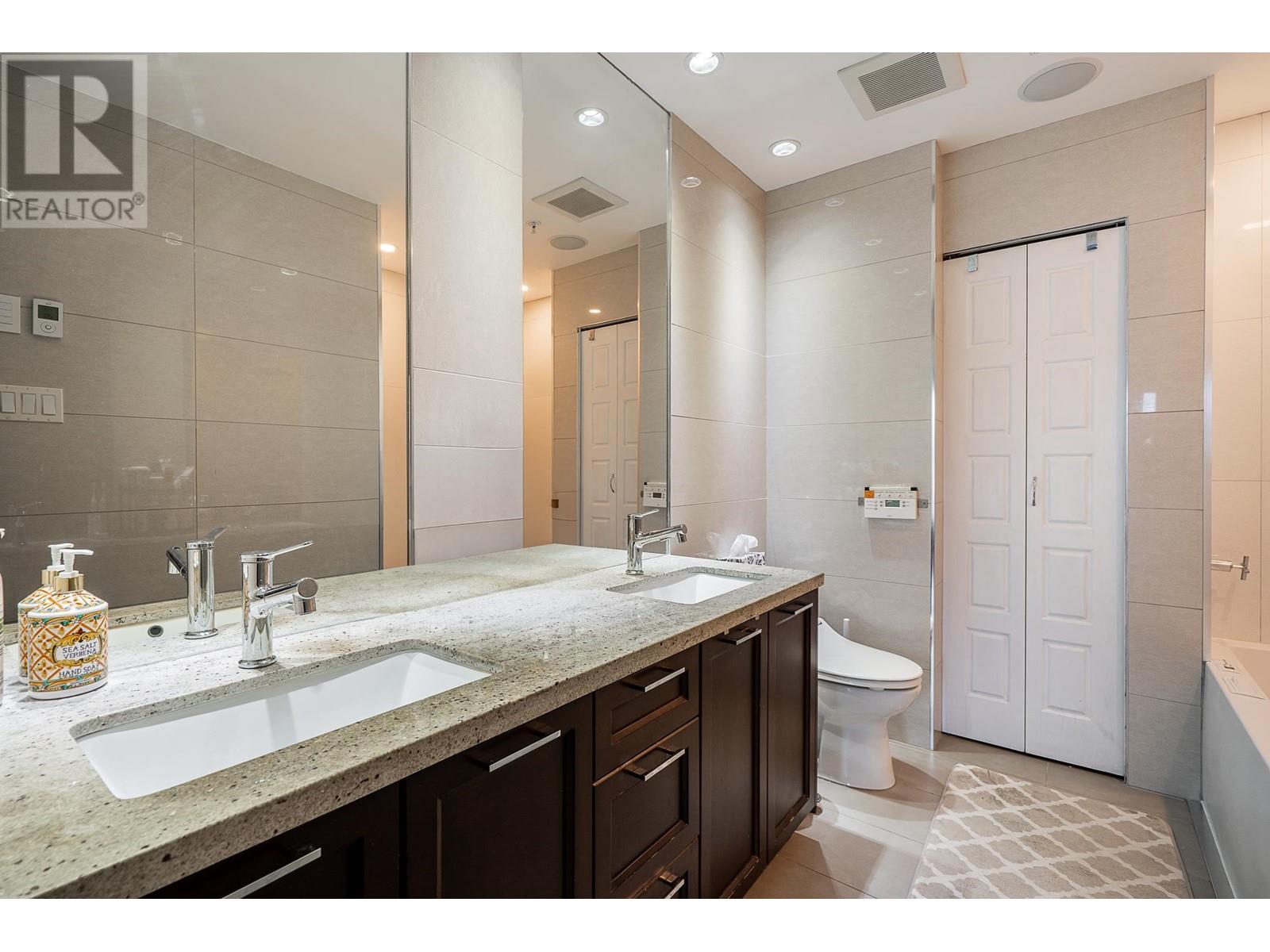 Listing Picture 20 of 37 : PH20 2175 W 3RD AVENUE, Vancouver / 溫哥華 - 魯藝地產 Yvonne Lu Group - MLS Medallion Club Member