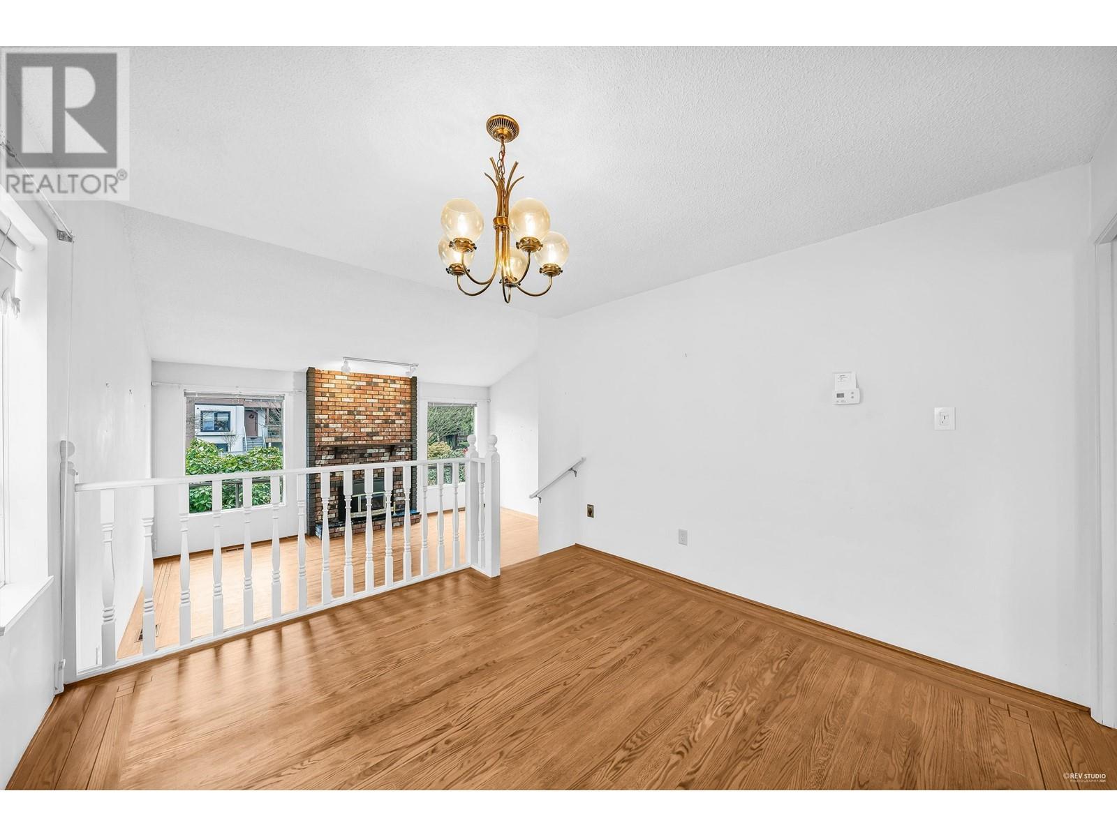 Listing Picture 11 of 40 : 4553 W 8TH AVENUE, Vancouver / 溫哥華 - 魯藝地產 Yvonne Lu Group - MLS Medallion Club Member