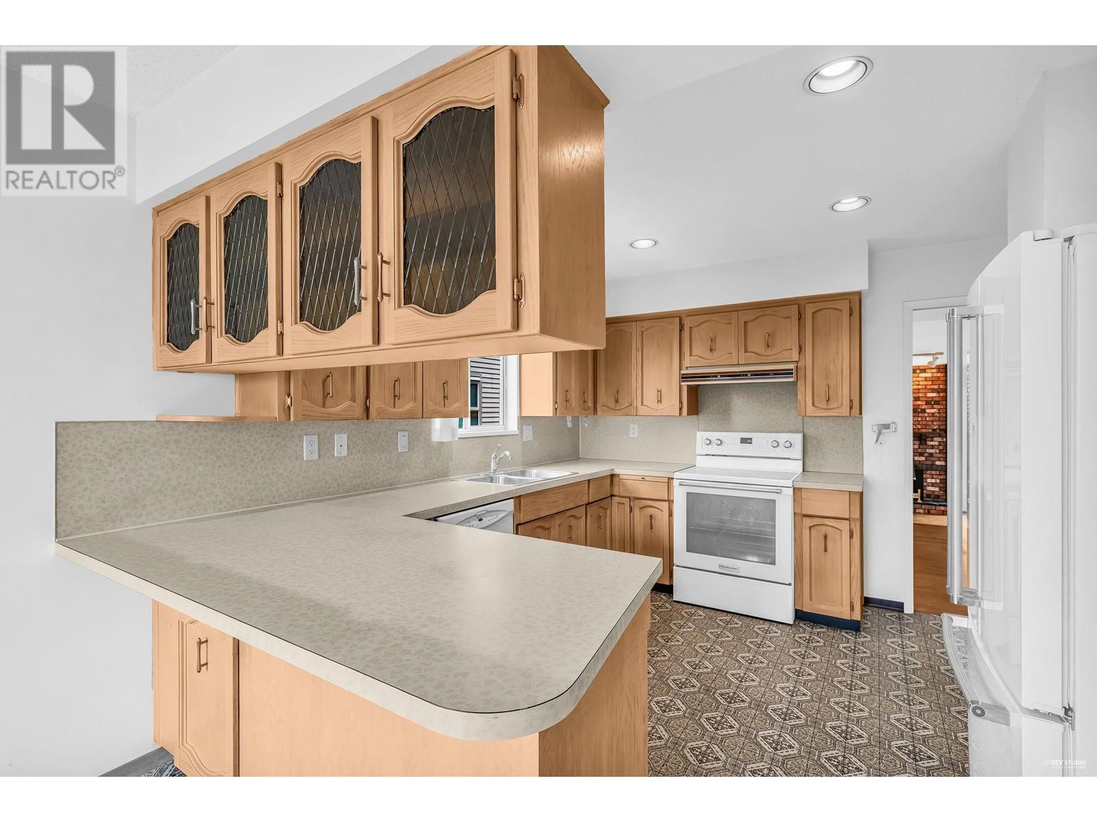 Listing Picture 15 of 40 : 4553 W 8TH AVENUE, Vancouver / 溫哥華 - 魯藝地產 Yvonne Lu Group - MLS Medallion Club Member