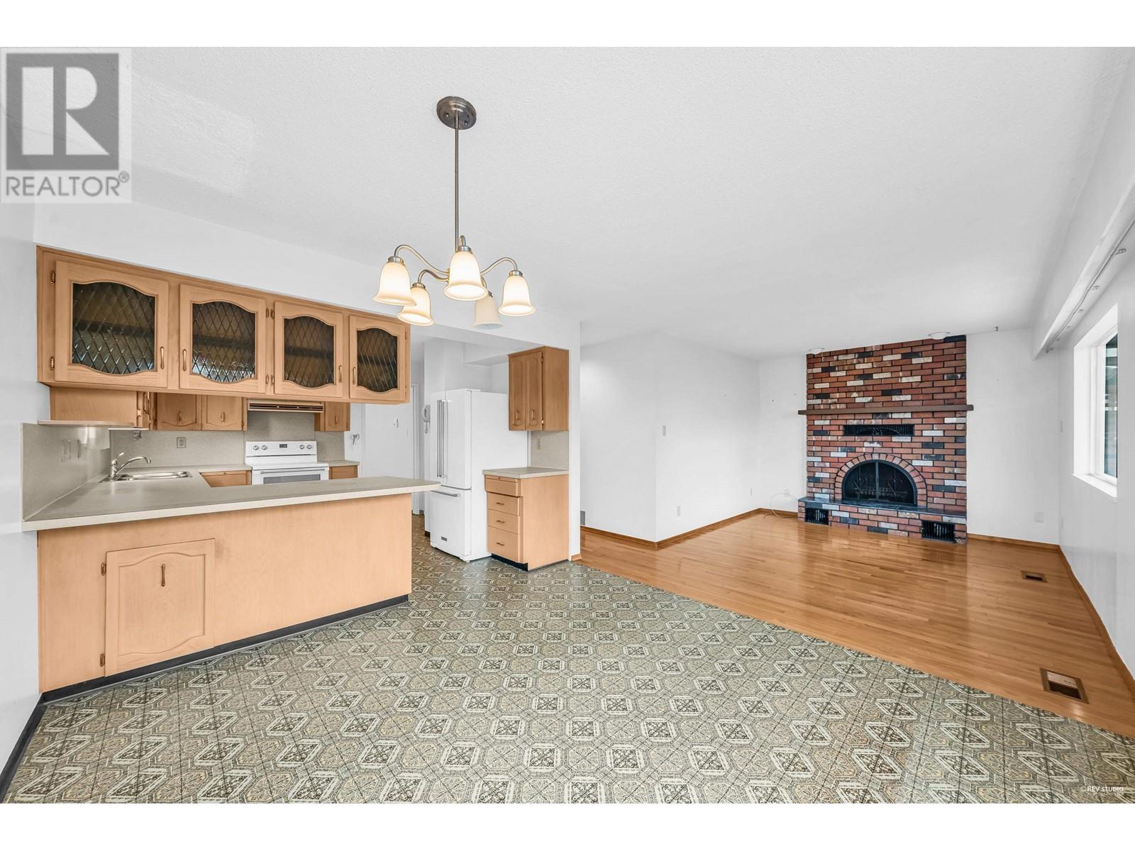 Listing Picture 18 of 40 : 4553 W 8TH AVENUE, Vancouver / 溫哥華 - 魯藝地產 Yvonne Lu Group - MLS Medallion Club Member