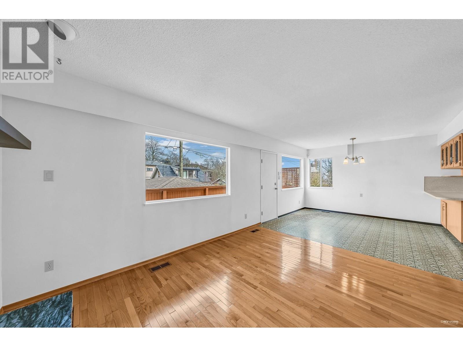 Listing Picture 20 of 40 : 4553 W 8TH AVENUE, Vancouver / 溫哥華 - 魯藝地產 Yvonne Lu Group - MLS Medallion Club Member