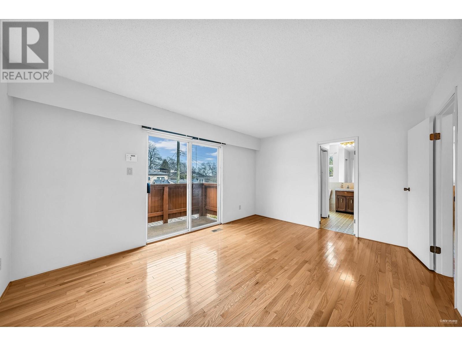 Listing Picture 26 of 40 : 4553 W 8TH AVENUE, Vancouver / 溫哥華 - 魯藝地產 Yvonne Lu Group - MLS Medallion Club Member