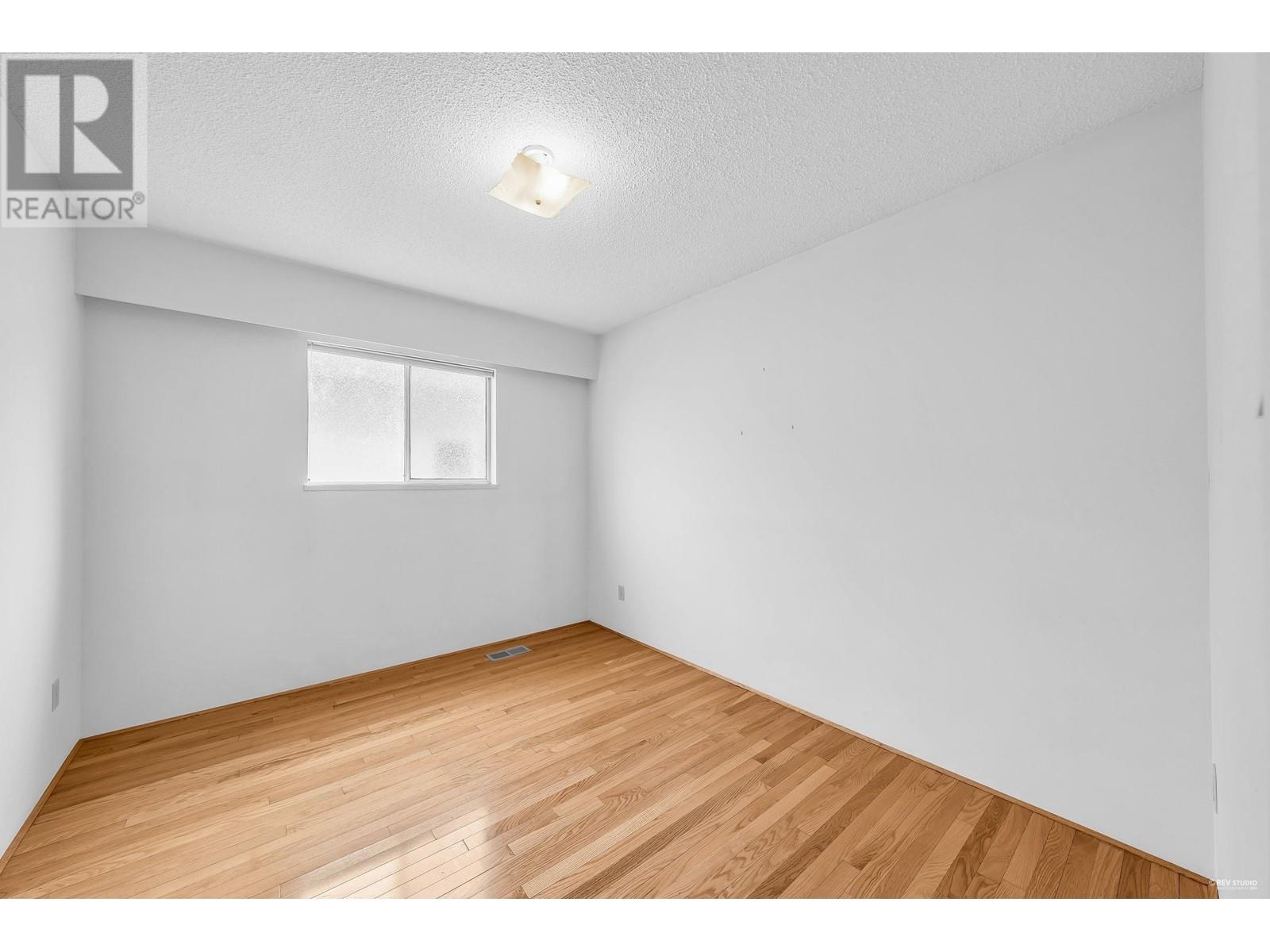 Listing Picture 29 of 40 : 4553 W 8TH AVENUE, Vancouver / 溫哥華 - 魯藝地產 Yvonne Lu Group - MLS Medallion Club Member