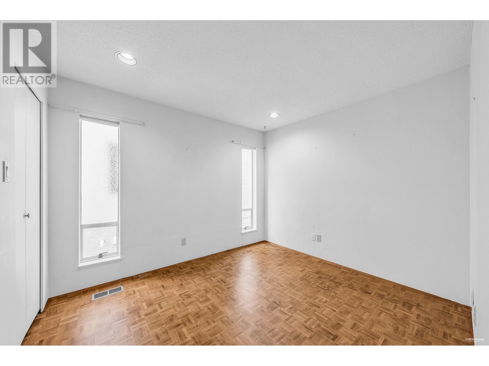 Listing Picture 32 of 40 : 4553 W 8TH AVENUE, Vancouver / 溫哥華 - 魯藝地產 Yvonne Lu Group - MLS Medallion Club Member