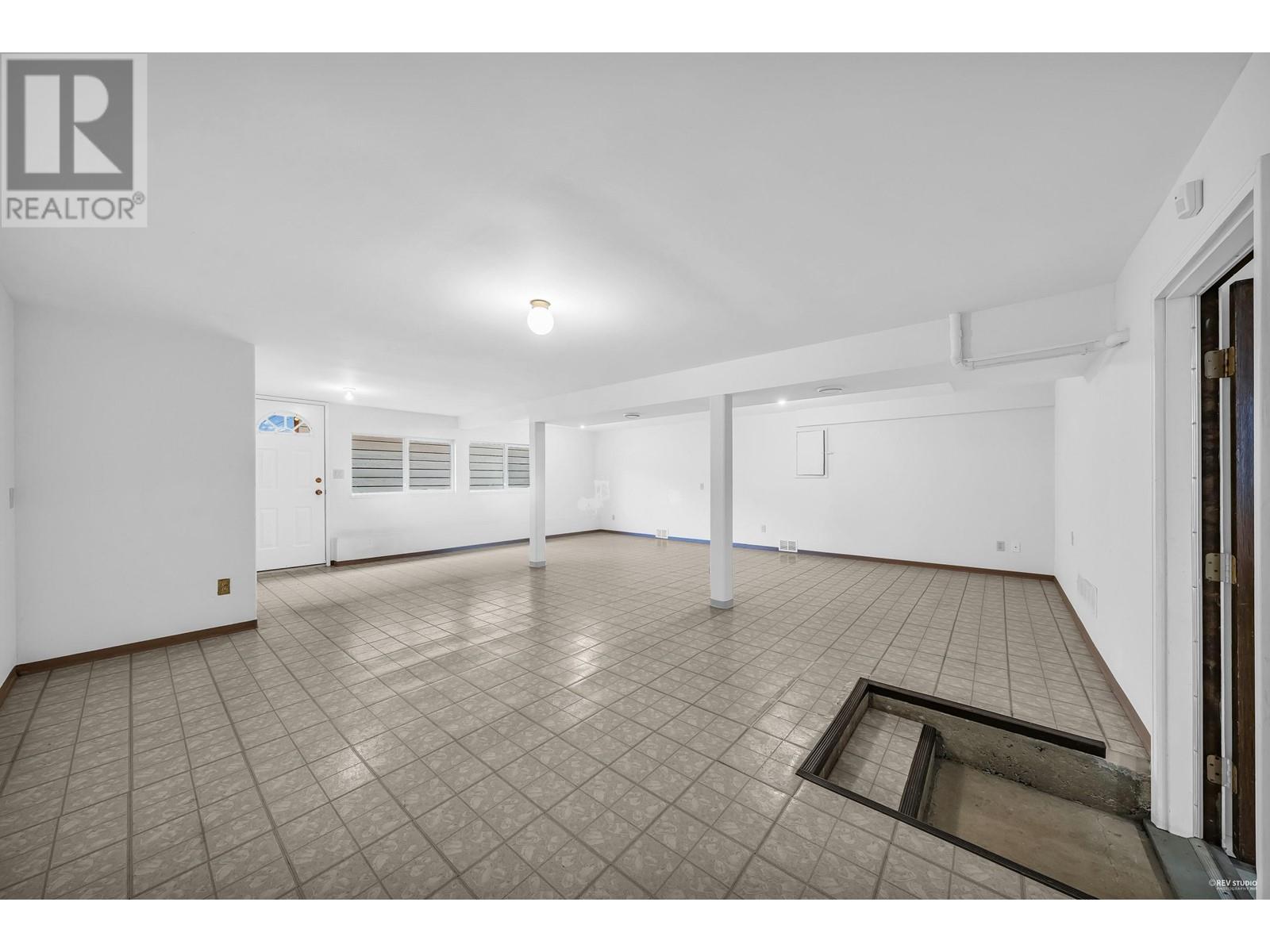 Listing Picture 35 of 40 : 4553 W 8TH AVENUE, Vancouver / 溫哥華 - 魯藝地產 Yvonne Lu Group - MLS Medallion Club Member