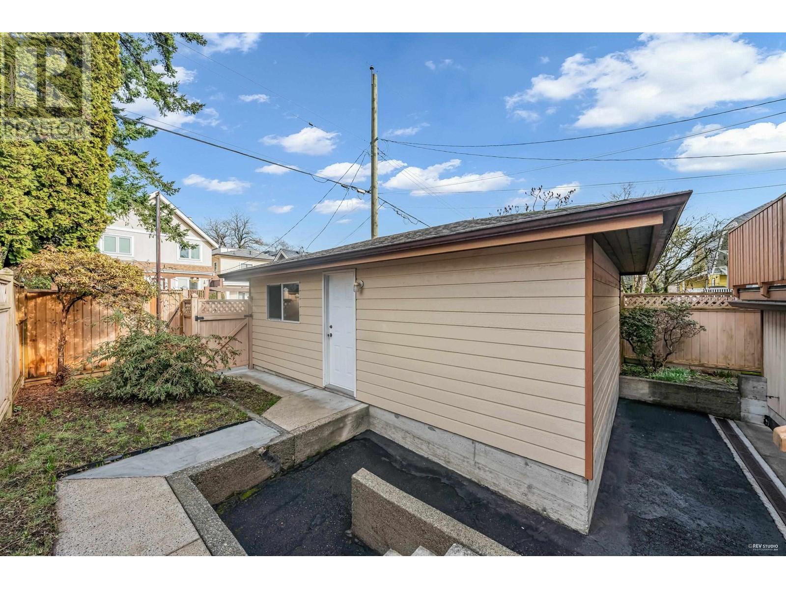 Listing Picture 37 of 40 : 4553 W 8TH AVENUE, Vancouver / 溫哥華 - 魯藝地產 Yvonne Lu Group - MLS Medallion Club Member