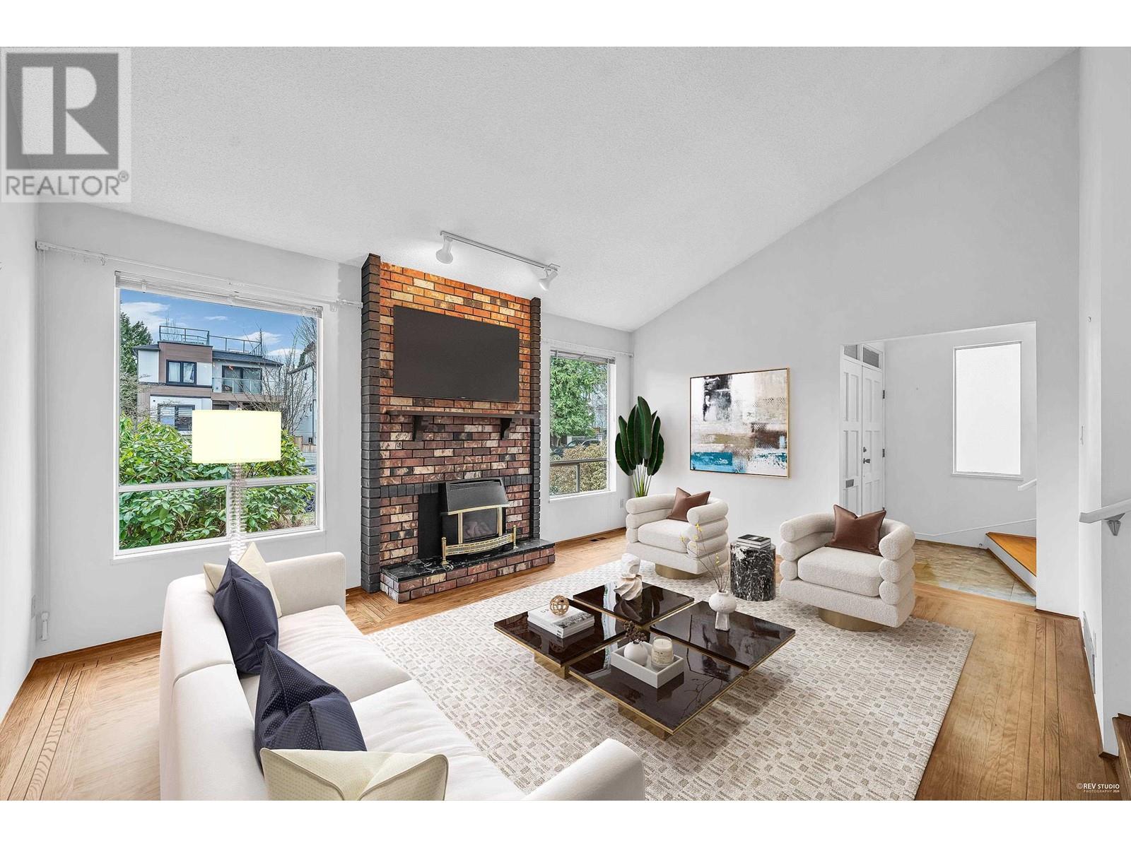 Listing Picture 4 of 40 : 4553 W 8TH AVENUE, Vancouver / 溫哥華 - 魯藝地產 Yvonne Lu Group - MLS Medallion Club Member