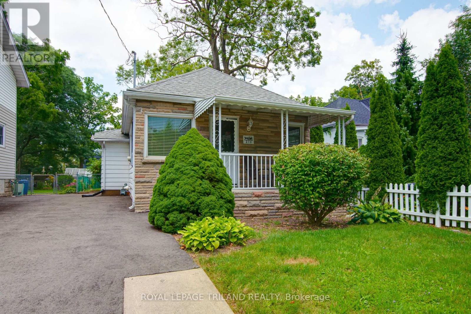 210 Emery Street E, London, Ontario  N6C 2E2 - Photo 1 - X9393493