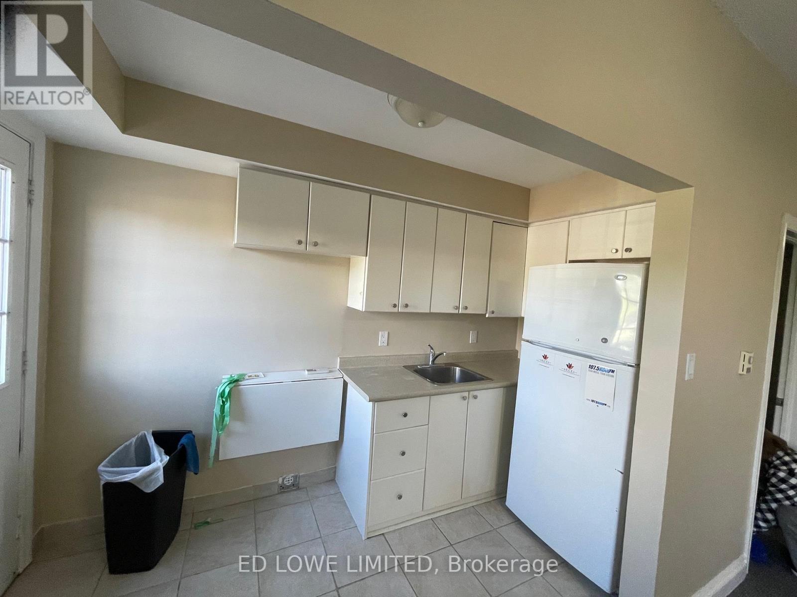 43 Worsley Street, Barrie, Ontario  L4M 1L7 - Photo 10 - S9393391