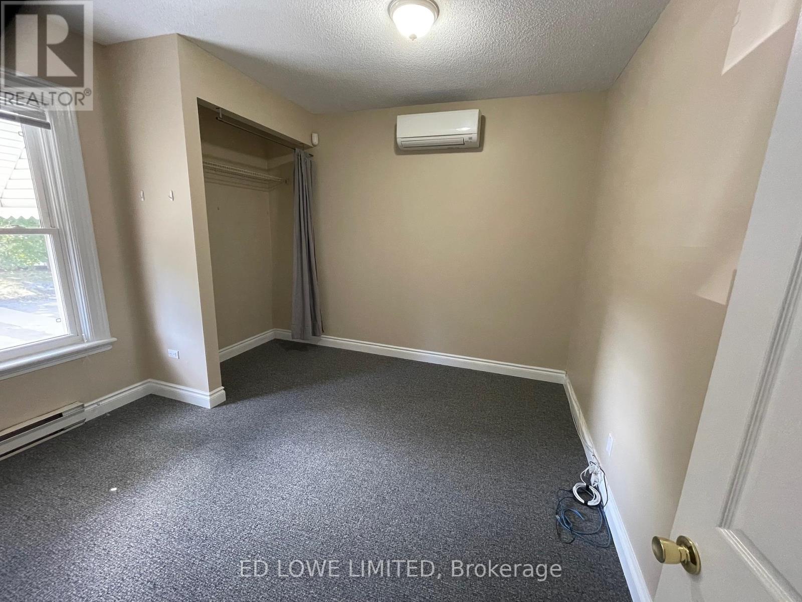 43 Worsley Street, Barrie, Ontario  L4M 1L7 - Photo 5 - S9393391