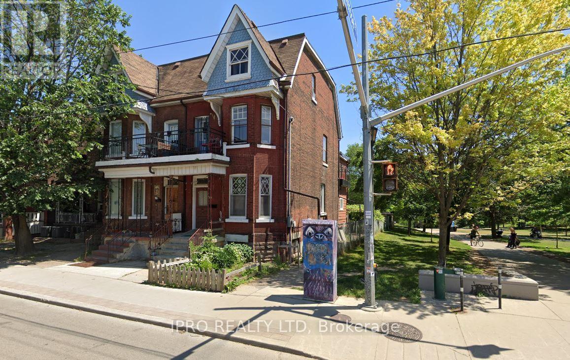 993 Dundas Street W, Toronto (Trinity-Bellwoods), Ontario  M6J 1W4 - Photo 2 - C9393534