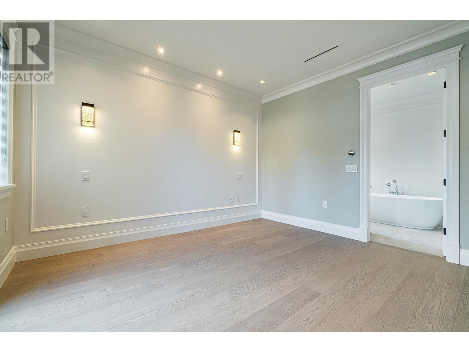 Listing Picture 20 of 33 : 3349 W 37TH AVENUE, Vancouver / 溫哥華 - 魯藝地產 Yvonne Lu Group - MLS Medallion Club Member