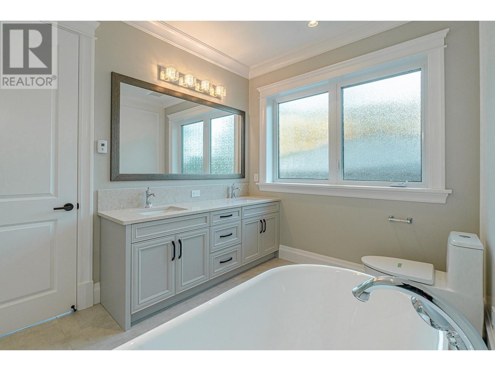 Listing Picture 14 of 33 : 3349 W 37TH AVENUE, Vancouver / 溫哥華 - 魯藝地產 Yvonne Lu Group - MLS Medallion Club Member