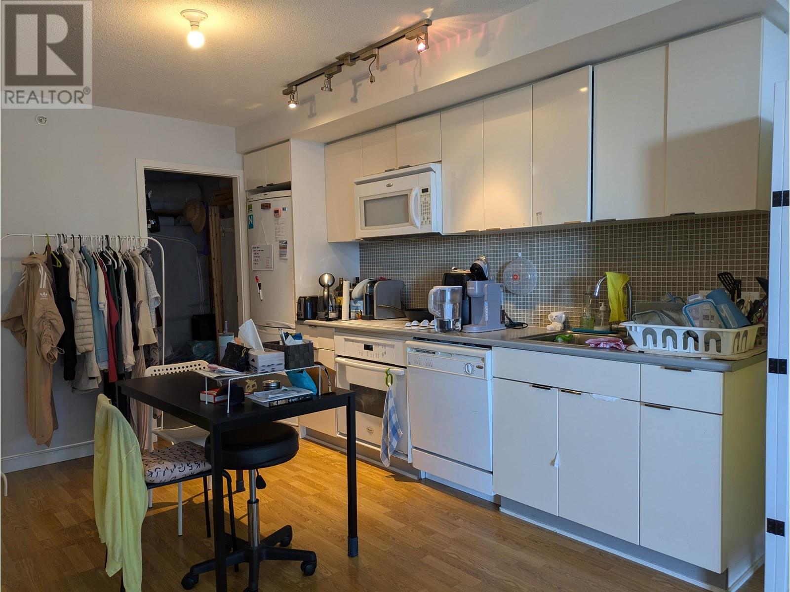 Property at 1811 788 HAMILTON STREET image 3