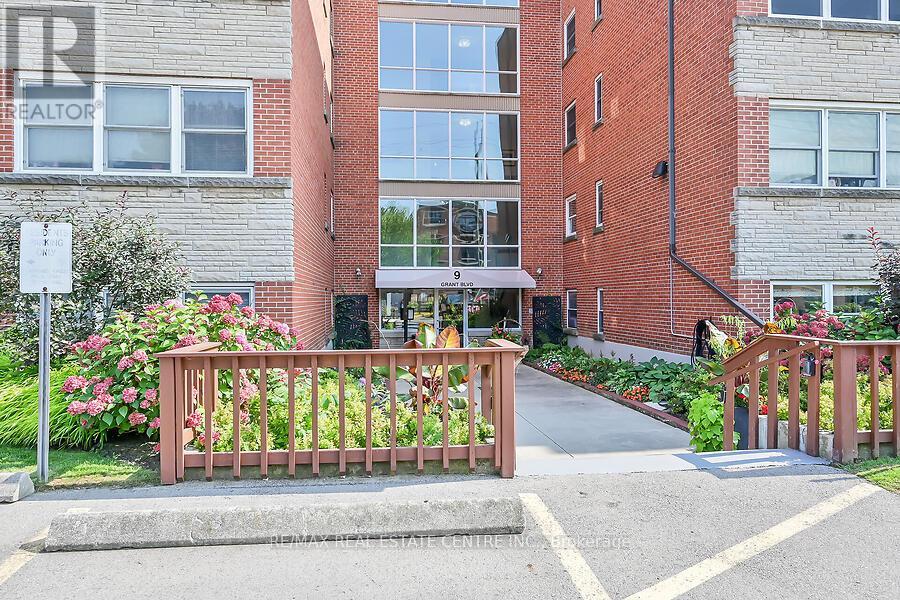 Property at 107 - 9 GRANT BOULEVARD image 3