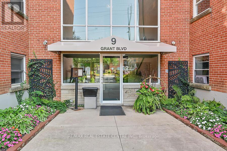 Property at 107 - 9 GRANT BOULEVARD image 4