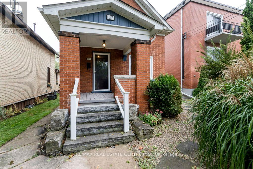 107 Wellington Street N, Kitchener, Ontario  N2H 5J7 - Photo 4 - X9366619